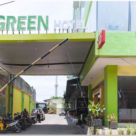 Reddoorz Plus @ Hertasning Area Makassar Bagian luar foto