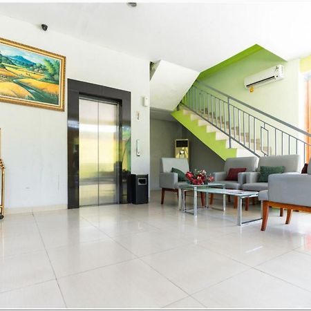 Reddoorz Plus @ Hertasning Area Makassar Bagian luar foto