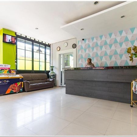 Reddoorz Plus @ Hertasning Area Makassar Bagian luar foto