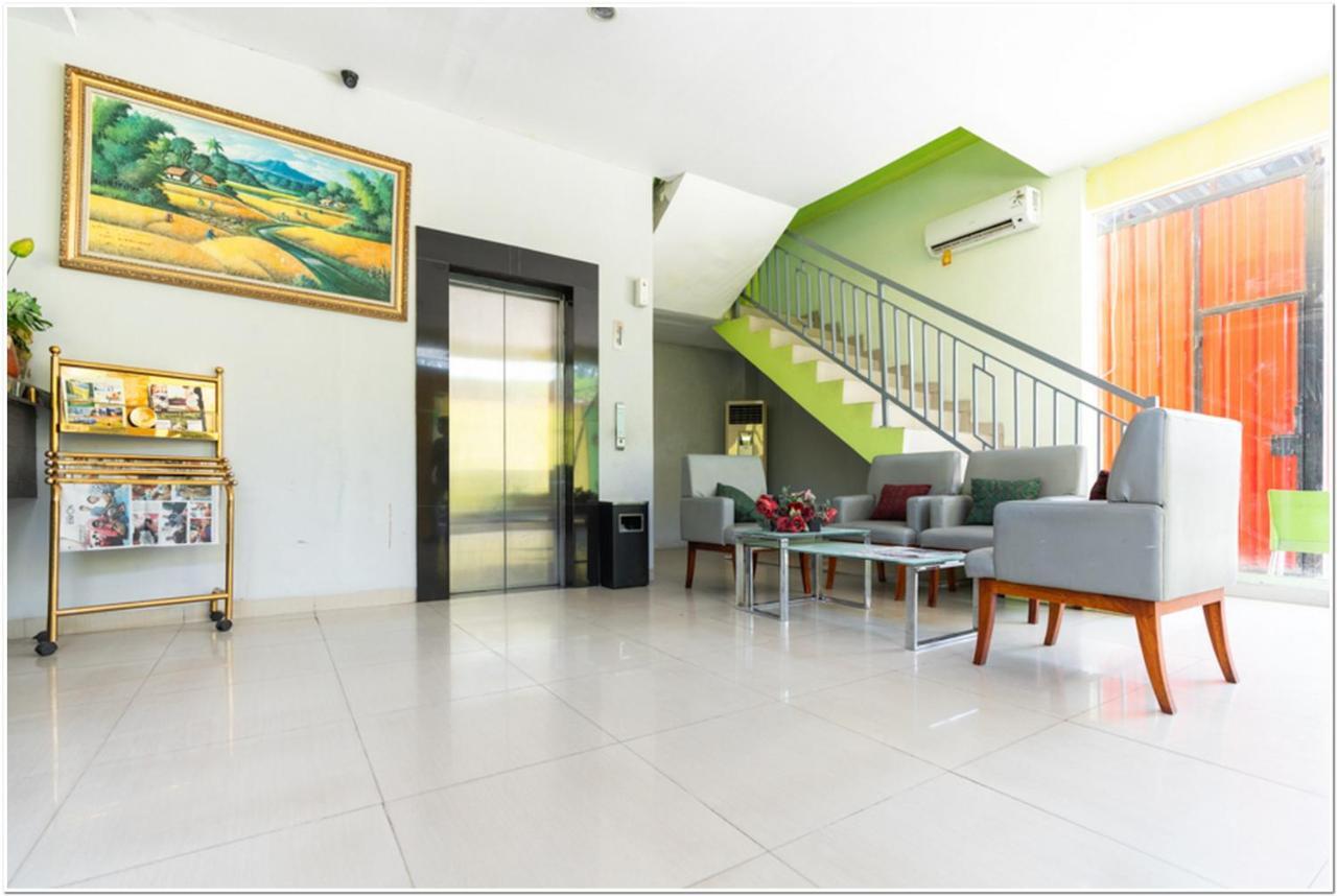 Reddoorz Plus @ Hertasning Area Makassar Bagian luar foto