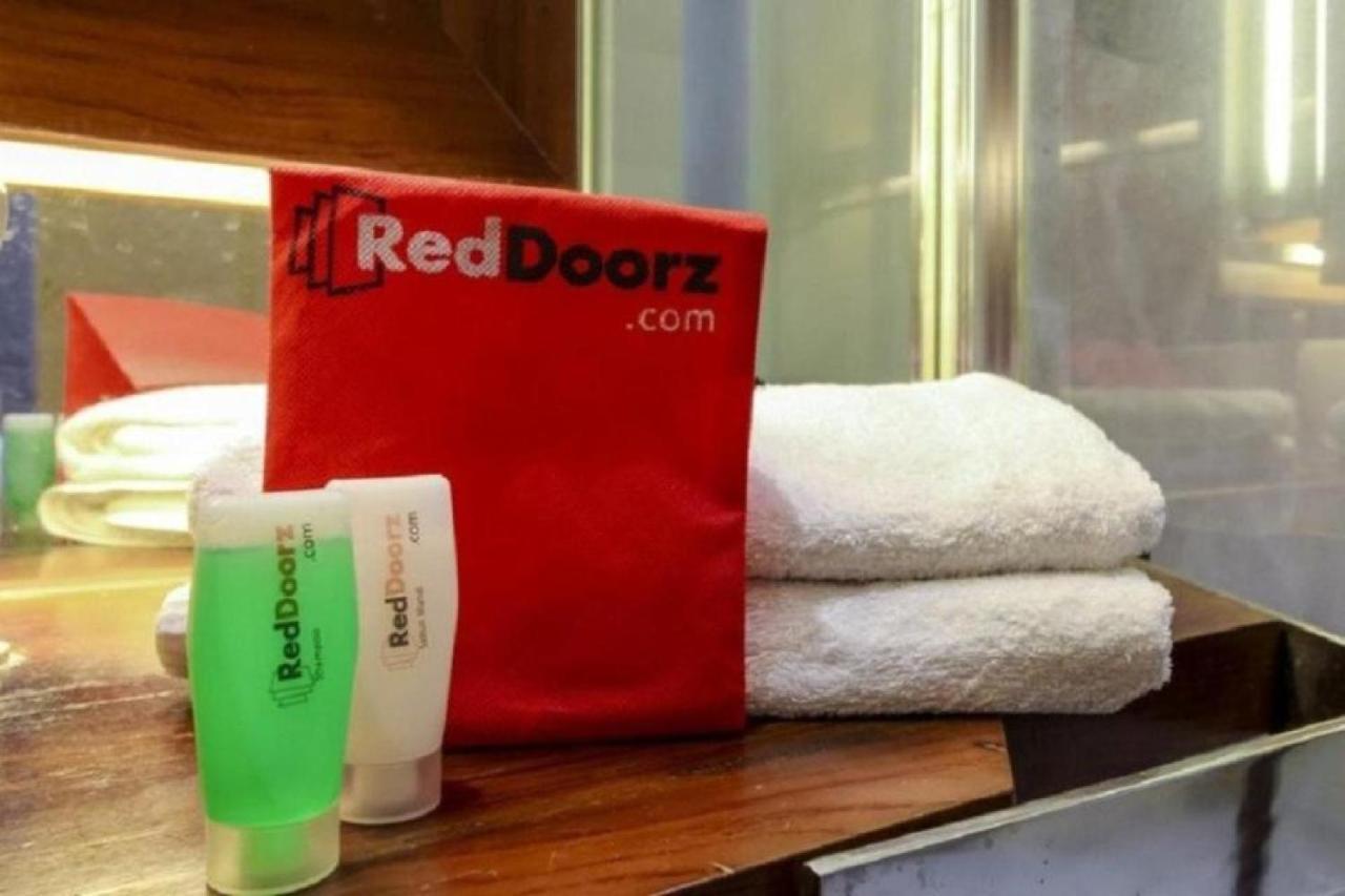 Reddoorz Plus @ Hertasning Area Makassar Bagian luar foto