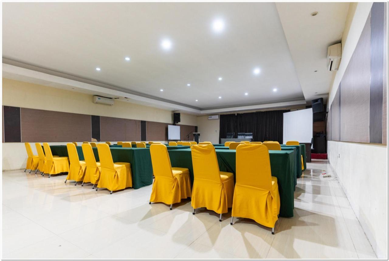 Reddoorz Plus @ Hertasning Area Makassar Bagian luar foto