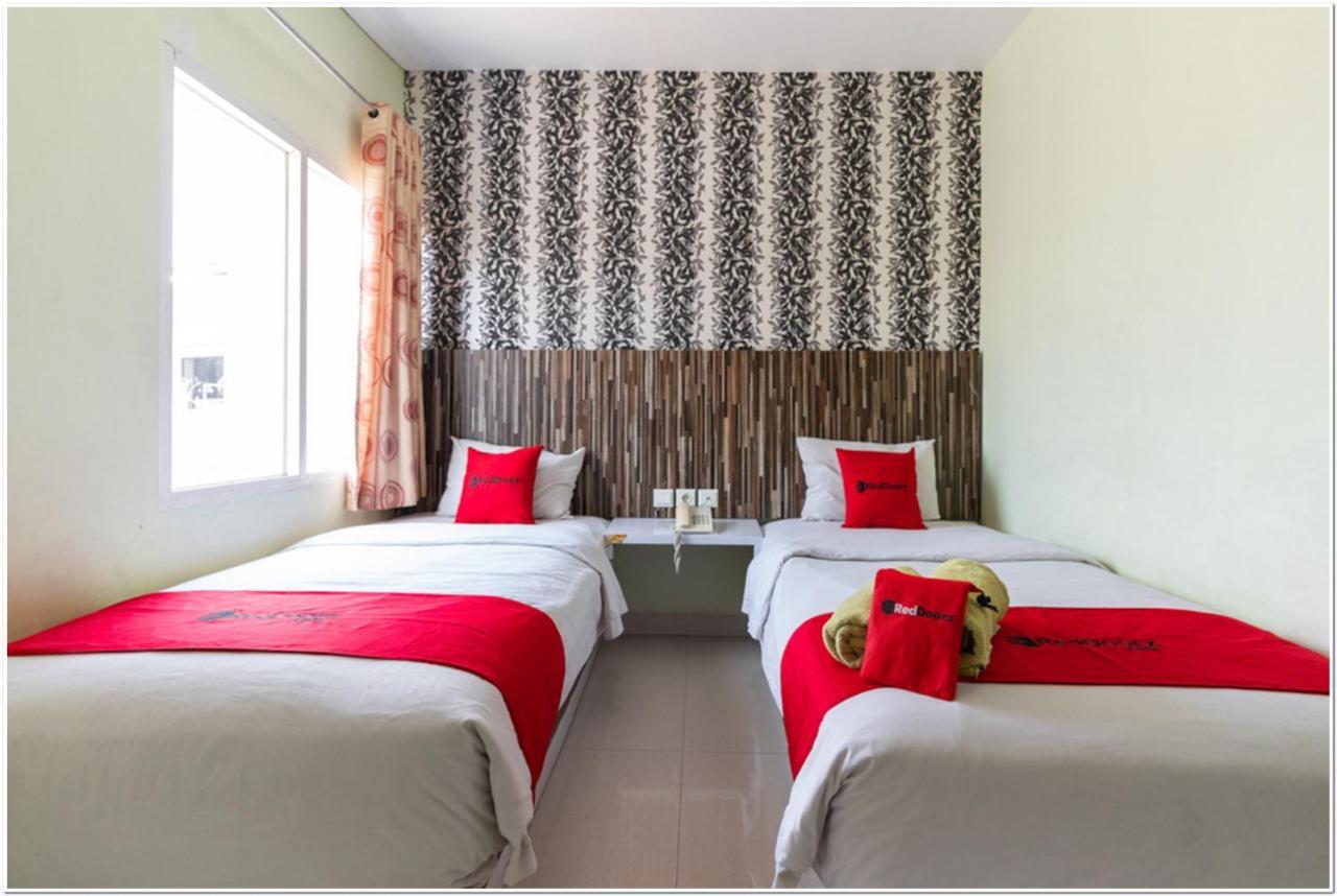Reddoorz Plus @ Hertasning Area Makassar Bagian luar foto