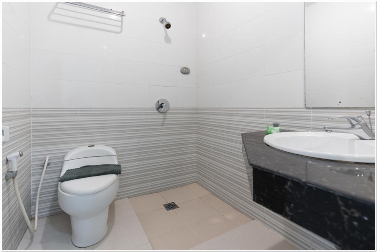 Reddoorz Plus @ Hertasning Area Makassar Bagian luar foto