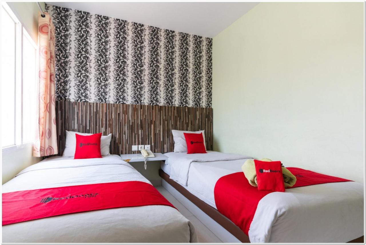Reddoorz Plus @ Hertasning Area Makassar Bagian luar foto