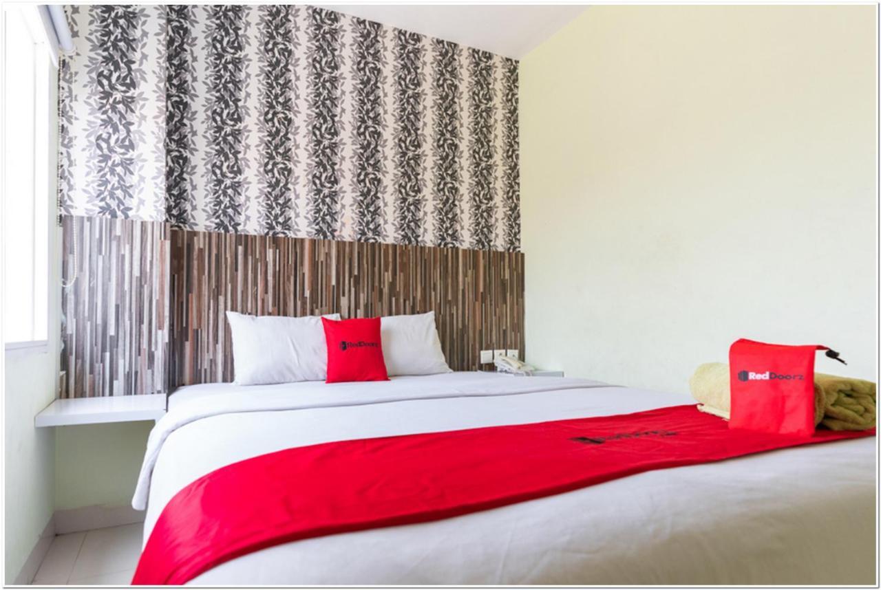 Reddoorz Plus @ Hertasning Area Makassar Bagian luar foto