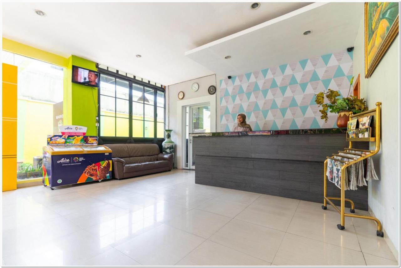 Reddoorz Plus @ Hertasning Area Makassar Bagian luar foto