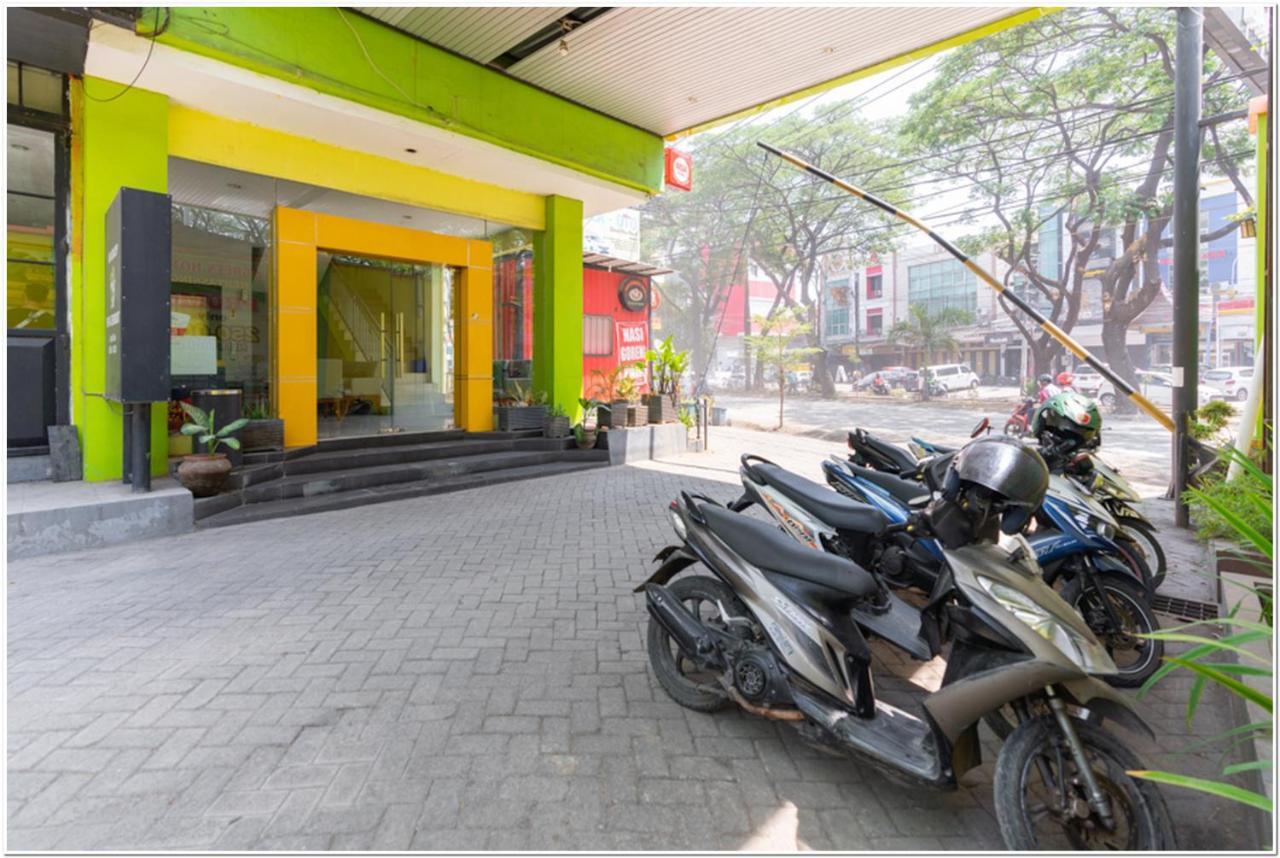 Reddoorz Plus @ Hertasning Area Makassar Bagian luar foto